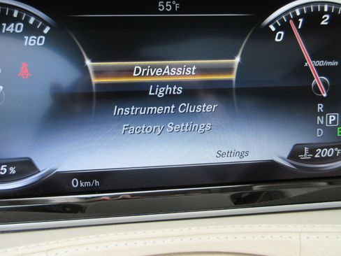 Used 2017 Mercedes-Benz S 550 Sedan image 61