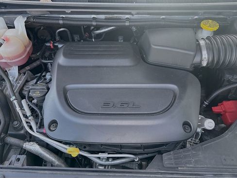 Used 2023 Chrysler Voyager LX image 31