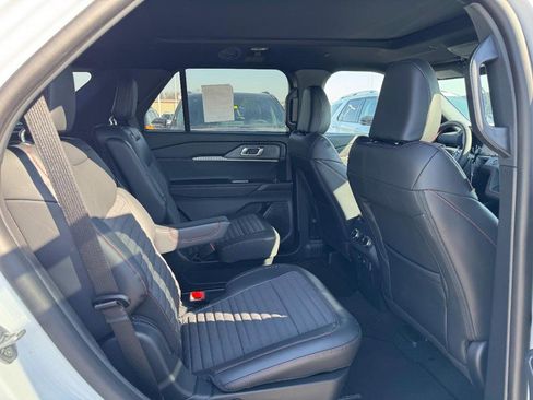 New 2026 Ford Explorer ST-Line w/ ST-Line Street Pack image 5