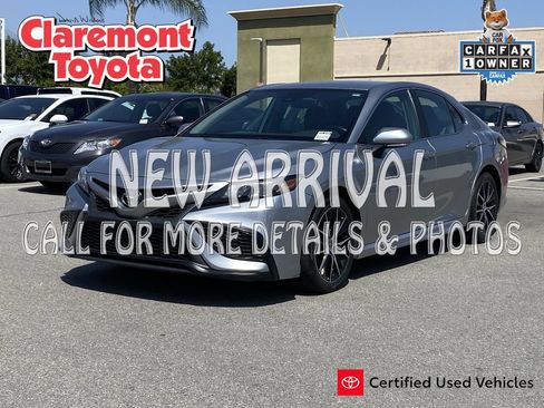Used 2024 Toyota Camry SE image 1
