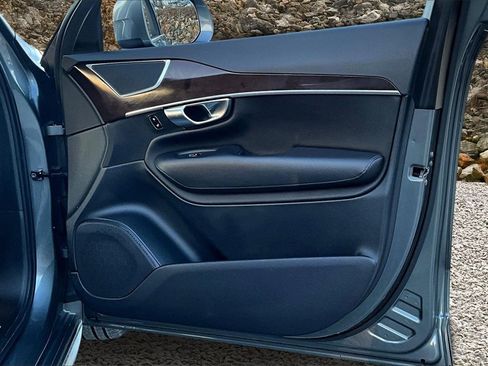 Used 2019 Volvo XC90 T6 Momentum w/ Advanced Package image 21