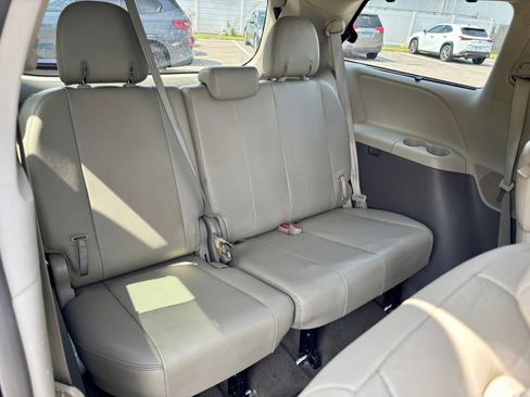 Used 2014 Toyota Sienna XLE FWD image 20