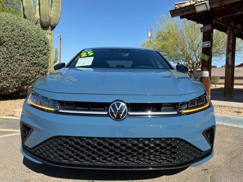 Used 2025 Volkswagen Jetta Sport image 9