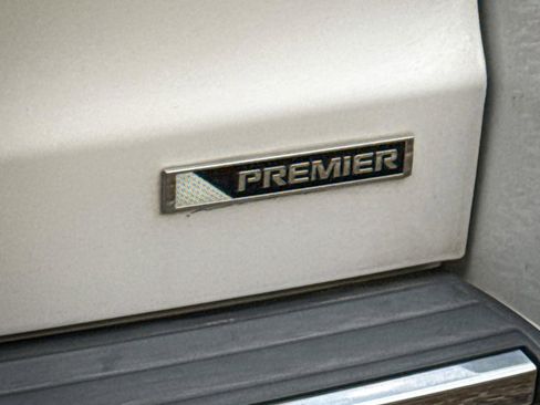 Used 2017 Chevrolet Suburban Premier image 11