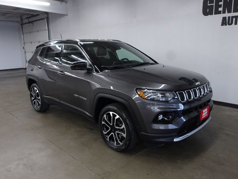 Used 2023 Jeep Compass Limited AWD/4WD image 3