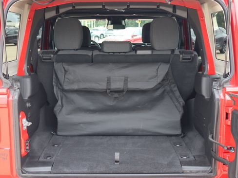 Used 2025 Jeep Wrangler Unlimited Sahara w/ Safety Group AWD/4WD image 24