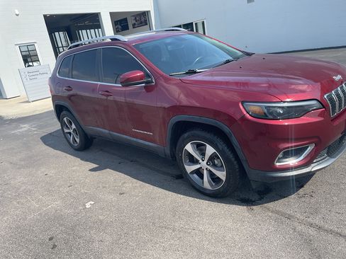 Used 2019 Jeep Cherokee Limited AWD/4WD image 2