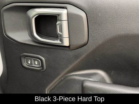 Used 2024 Jeep Wrangler Unlimited Rubicon w/ Technology Group image 32