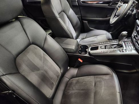 Used 2021 Porsche Macan image 31