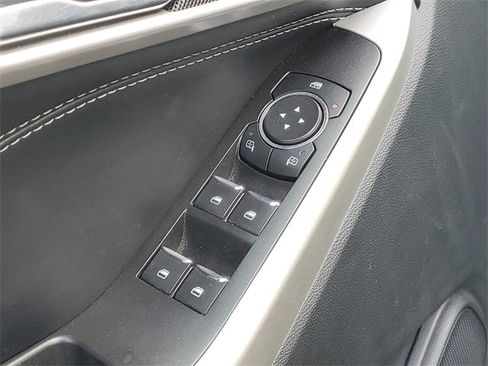 Used 2022 Ford Explorer XLT image 12