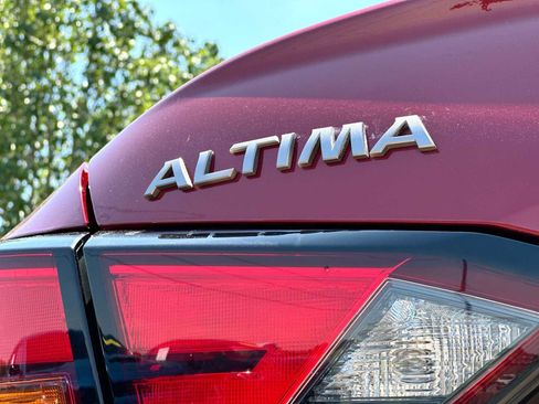 Used 2024 Nissan Altima 2.5 SL FWD image 15