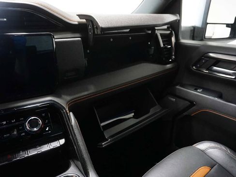 Used 2024 GMC Sierra 2500 AT4 image 19