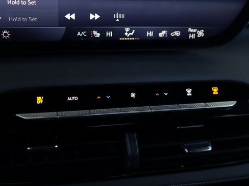 Used 2025 Buick Enclave Sport Touring image 18