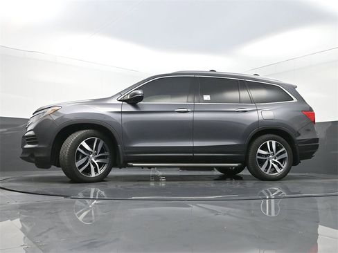 Used 2018 Honda Pilot Touring image 31