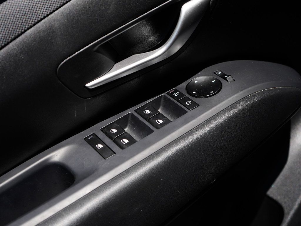 Used 2026 Hyundai Santa Cruz SE FWD image 17