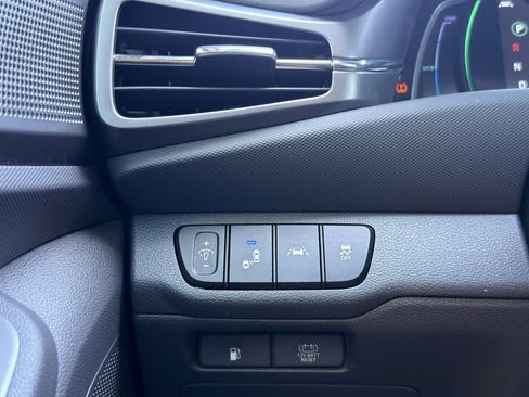 Used 2020 Hyundai Ioniq SE image 44