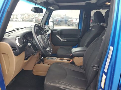 Used 2016 Jeep Wrangler Unlimited Sahara w/ Connectivity Group image 5