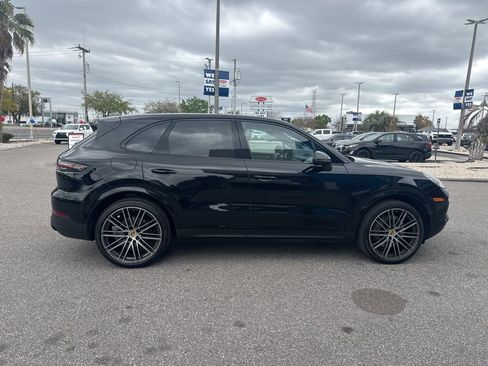 Used 2023 Porsche Cayenne S Platinum image 9