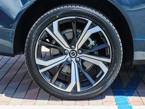 Used 2024 Volvo XC60 T8 Ultimate w/ Protection Package Premier AWD/4WD image 10