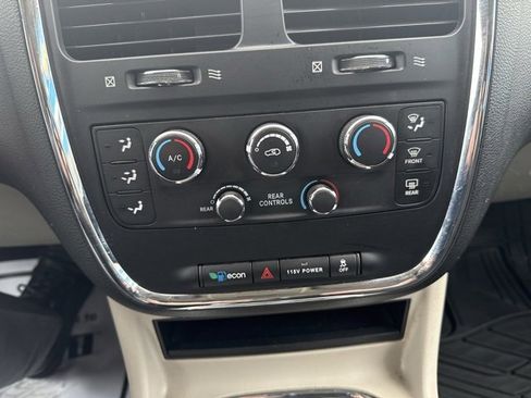 Used 2016 Dodge Grand Caravan SXT w/ Rear Park Assist Package image 24