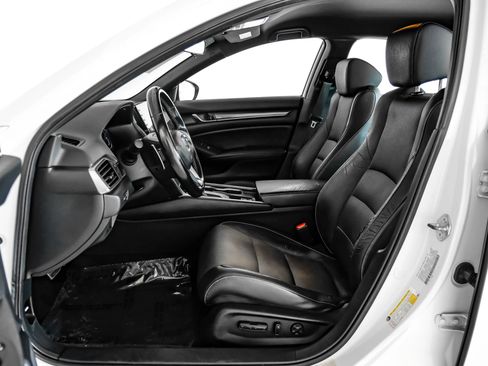 Used 2018 Honda Accord Sport image 3