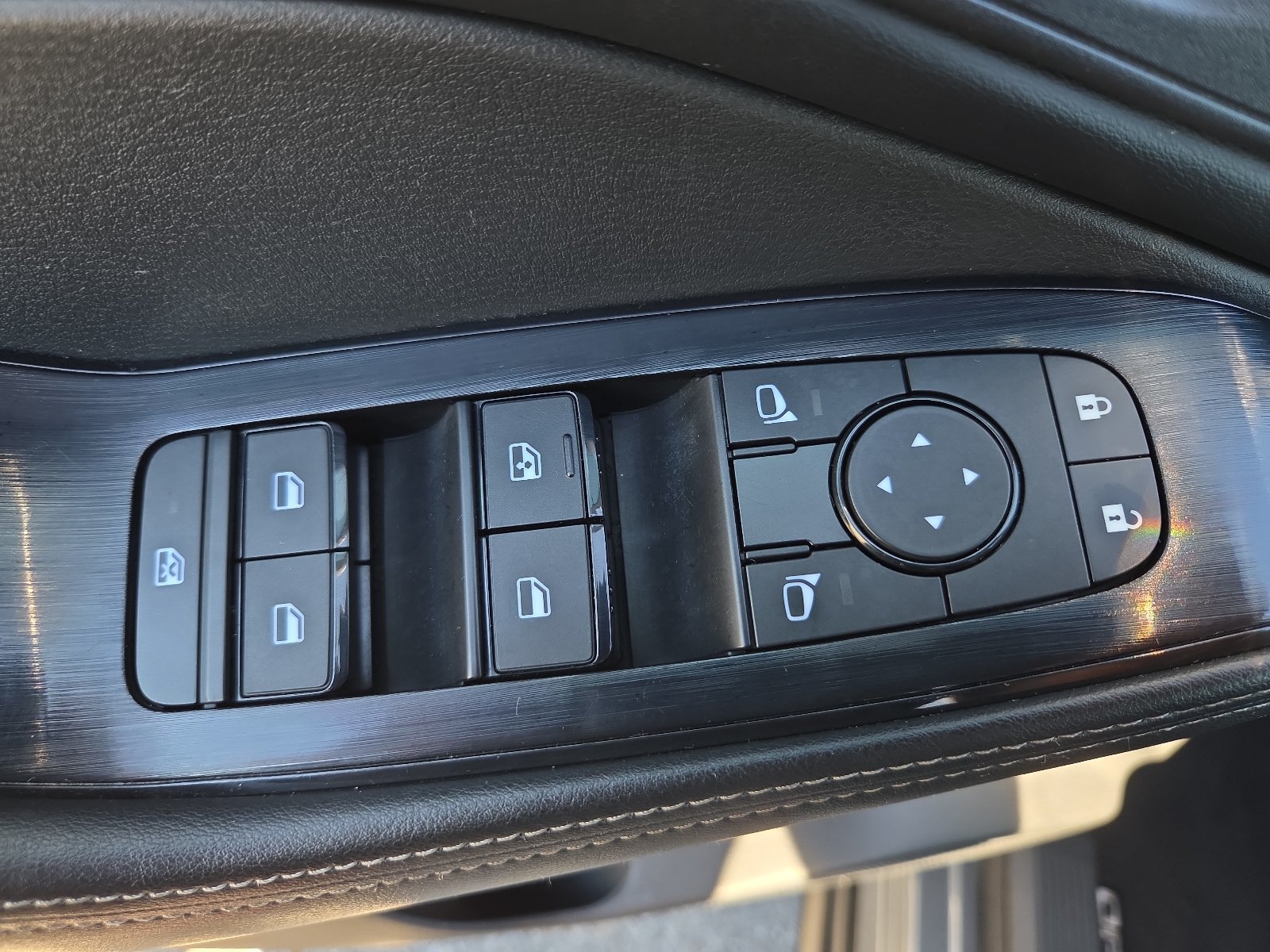 Used 2024 Nissan Rogue SV AWD/4WD image 15