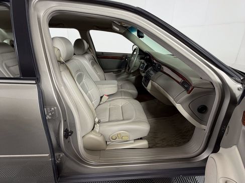 Used 2003 Cadillac De Ville w/ Comfort & Convenience Package FWD image 5