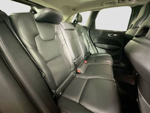 Used 2019 Volvo XC60 T6 Momentum w/ Advanced Package image 28