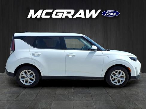 Used 2024 Kia Soul LX w/ Option Group 015 FWD image 4