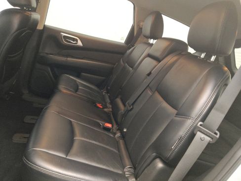 Used 2018 Nissan Pathfinder SL AWD/4WD image 18