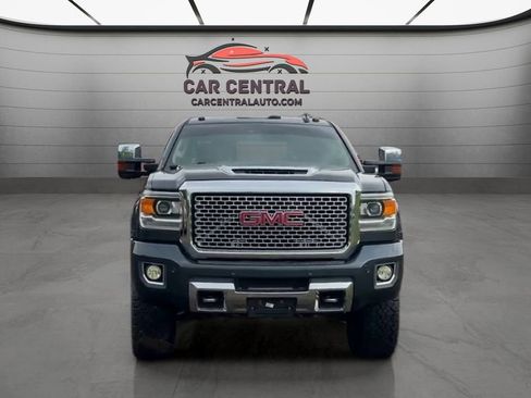Used 2017 GMC Sierra 2500 Denali w/ Duramax Plus Package AWD/4WD image 8