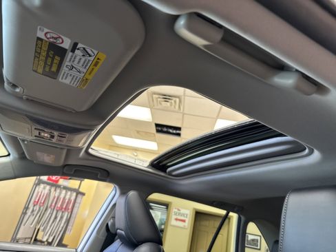 Used 2021 Toyota RAV4 XLE Premium image 6