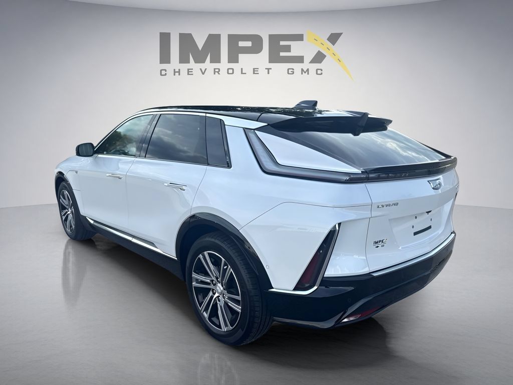 Used 2025 Cadillac Lyriq Luxury RWD image 3