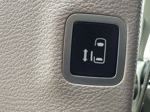 Used 2018 Chrysler Pacifica Touring-L FWD image 13