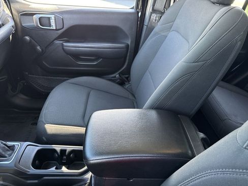 Used 2023 Jeep Gladiator Sport w/ Off Road Group image 19