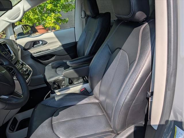 Used 2022 Chrysler Pacifica Touring-L w/ Uconnect Theater Family Group FWD image 30