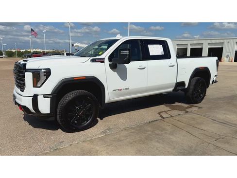 Used 2025 GMC Sierra 2500 AT4 AWD/4WD image 4