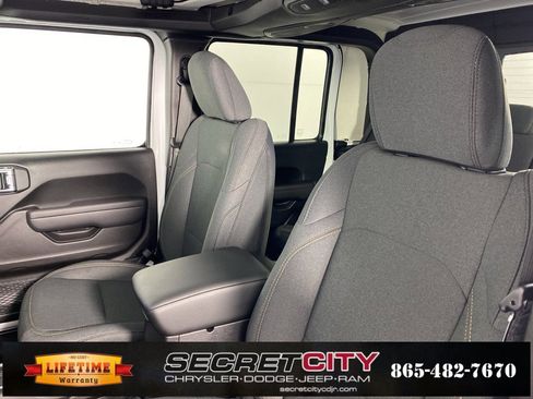 New 2025 Jeep Gladiator Sport image 10