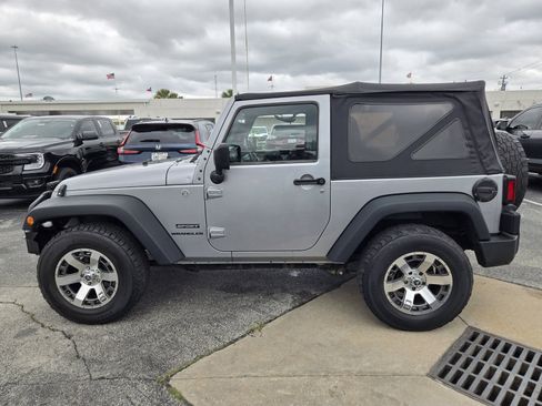 Used 2015 Jeep Wrangler Sport w/ Connectivity Group AWD/4WD image 5