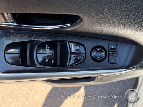 Used 2018 Nissan Kicks SR w/ Exterior Package image 18