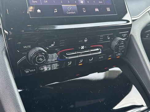 New 2025 Jeep Grand Cherokee L Altitude image 26