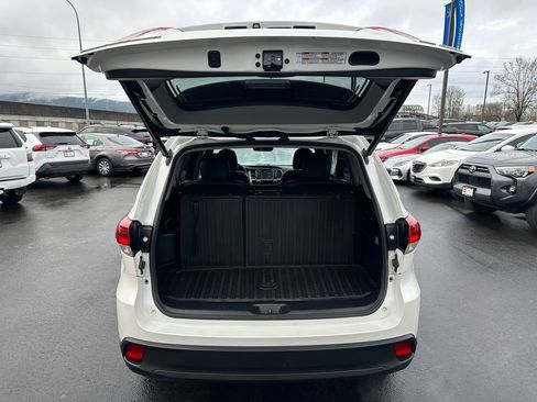 Used 2019 Toyota Highlander SE image 9