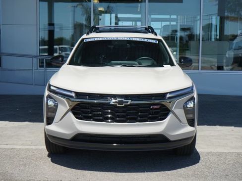 Used 2026 Chevrolet Trax RS w/ Sunroof Package FWD image 3