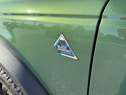 Used 2022 Ford Bronco Black Diamond image 11