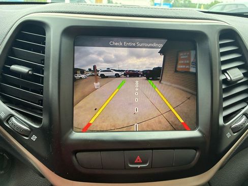 Used 2014 Jeep Cherokee Latitude w/ Cold Weather Group AWD/4WD image 21