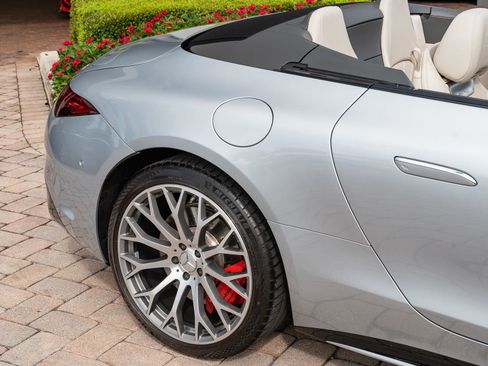 Used 2022 Mercedes-Benz SL 55 AMG 4MATIC image 40