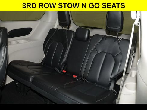 Used 2023 Chrysler Pacifica Touring-L FWD image 10
