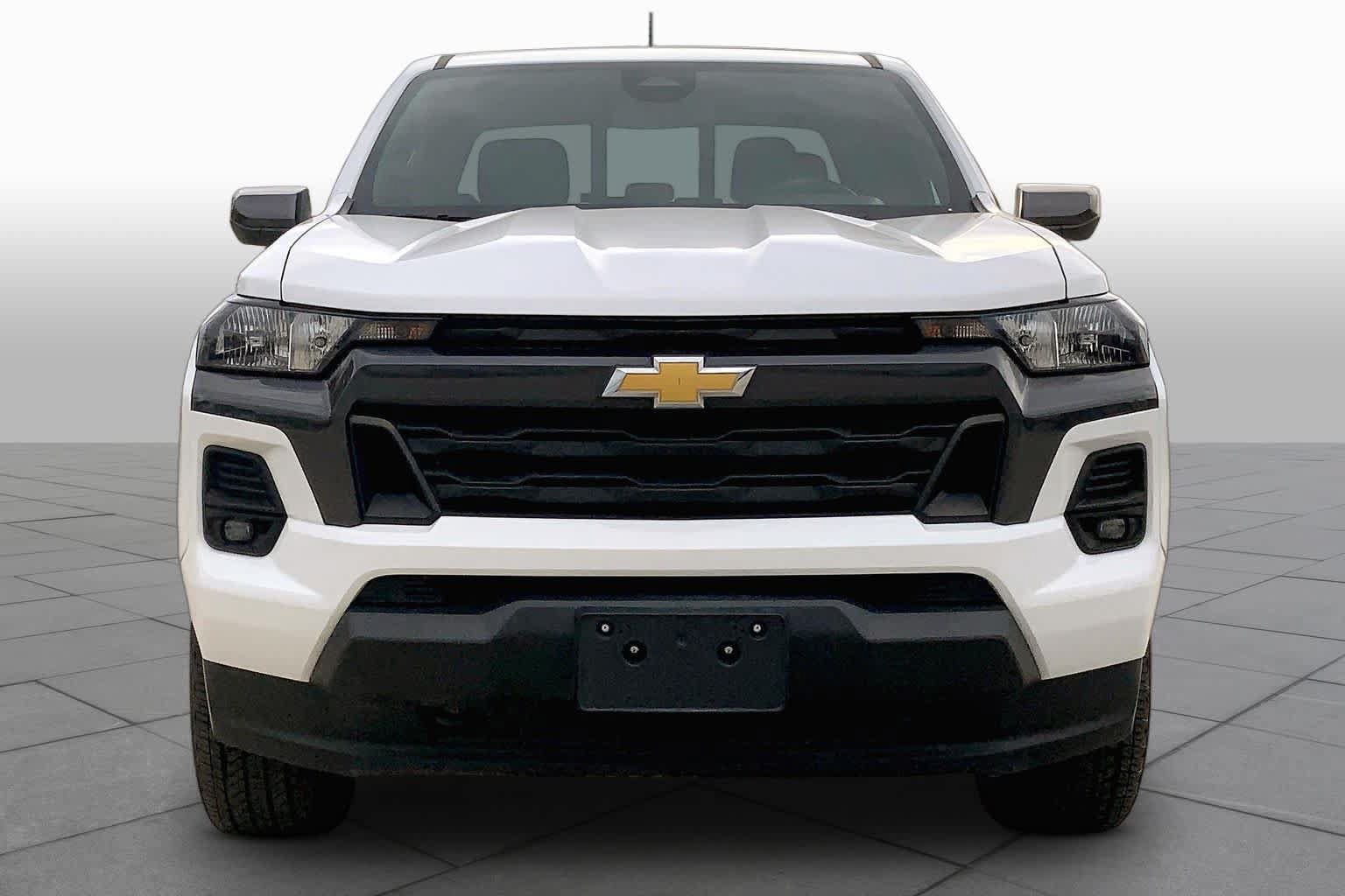 Used 2024 Chevrolet Colorado LT w/ LT Convenience Package II AWD/4WD image 4