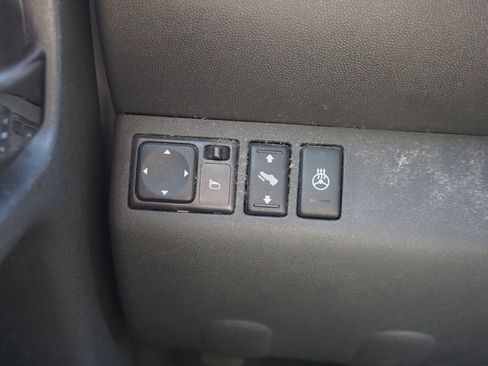 Used 2012 Nissan Pathfinder LE image 4