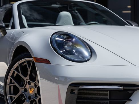 Certified 2022 Porsche 911 Targa 4S AWD/4WD image 22